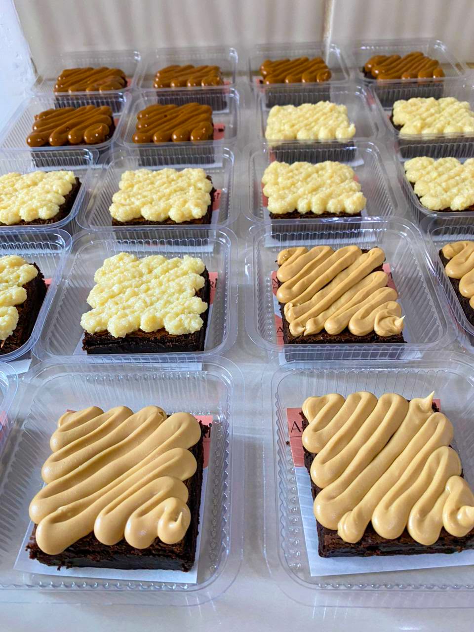 Brownies individuales con toppings