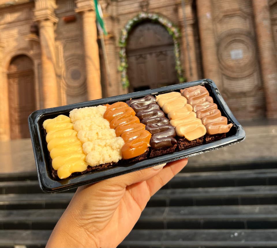 Bandejita de Brownies con 6 toppings surtidos